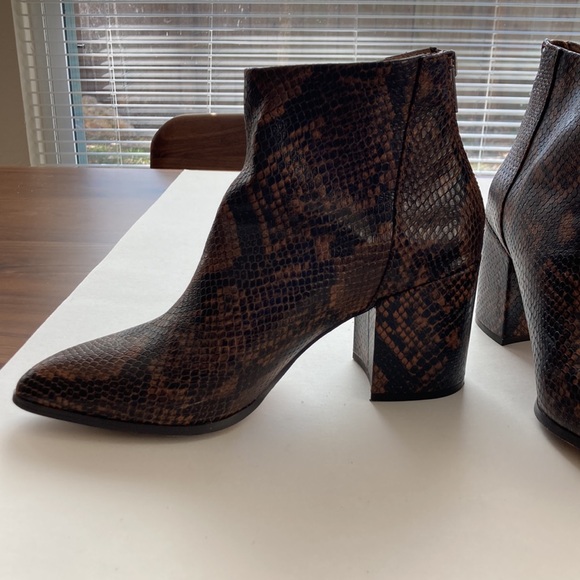 Steve Madden animal print leather fabric boots, Size 8 - Picture 3 of 6